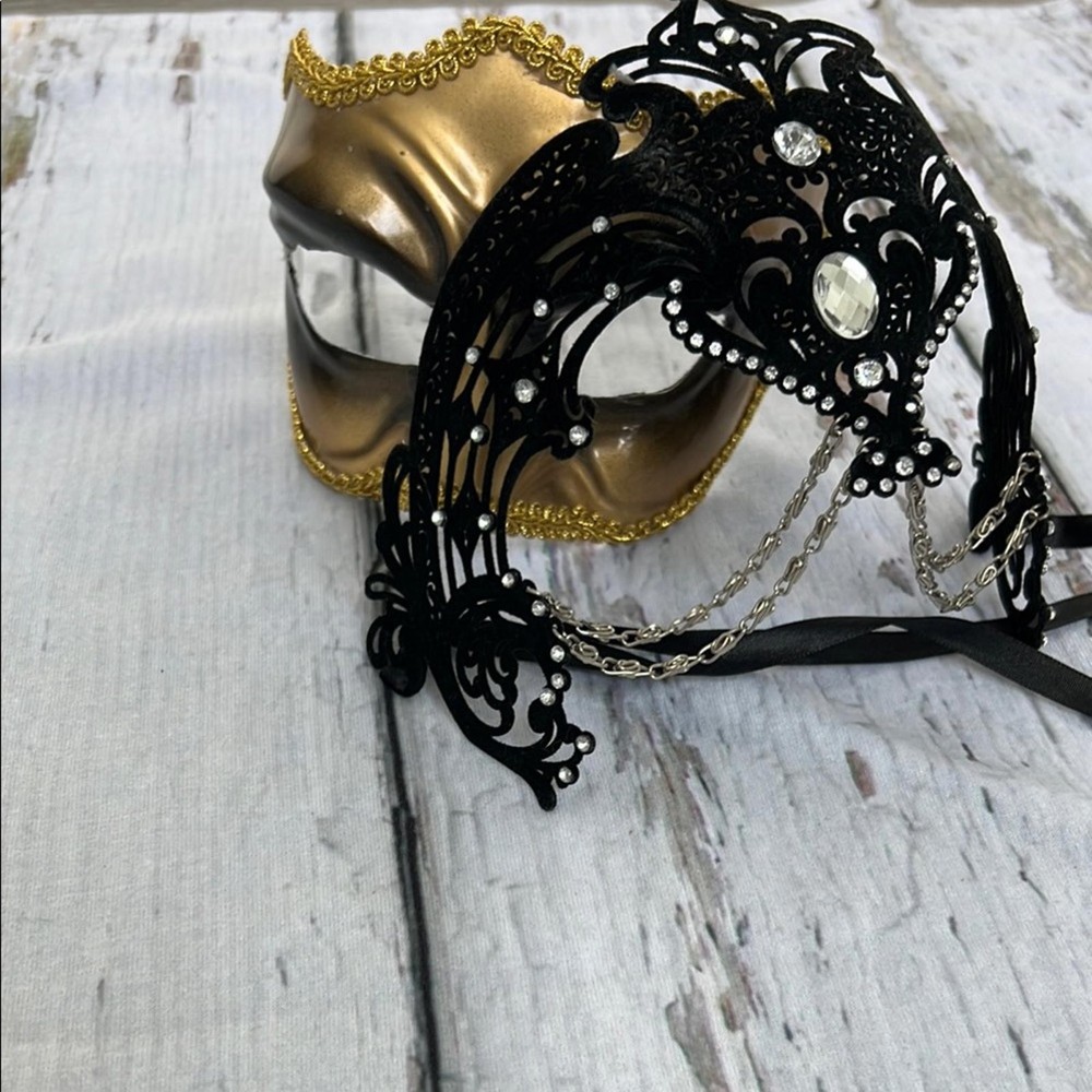 Elegant Gold and Black Masquerade Mask Set