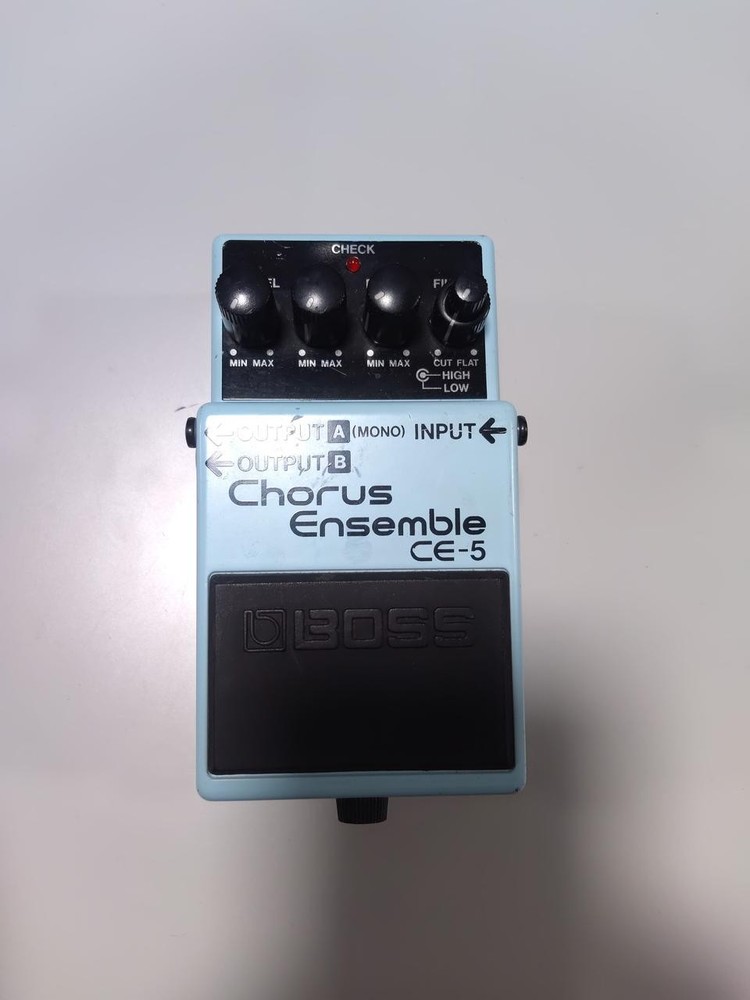 BOSS CE‑5 Chorus Ensemble Stereo Chorus Pedal Rate Depth Filter
