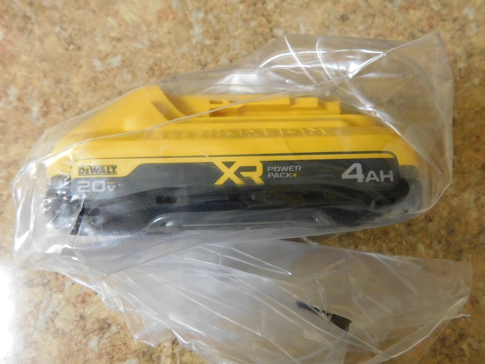 DEWALT 20V XR (2) TOOL COMBO KIT DCK2101QQ2
