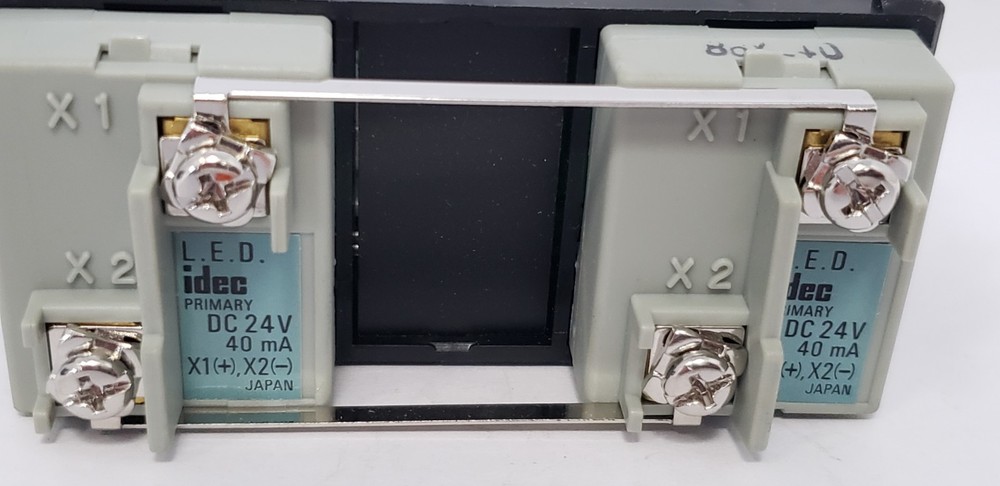 IDEC SLD96-1DH2BA LED INDICATOR LIGHT, 24VDC, RECTANGLE LENS, NIB