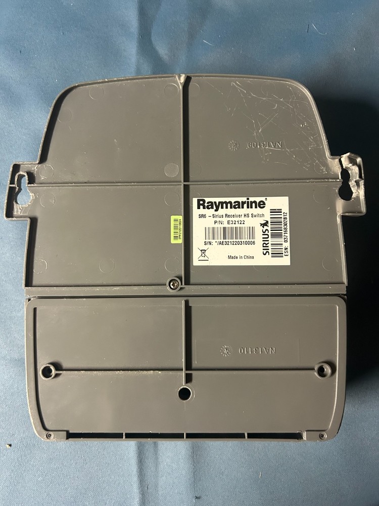 Raymarine SR6 Sirius Sat Wx/XM Receiver & HS Switch - E32122