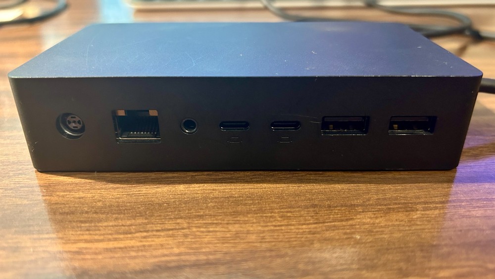 Microsoft Surface Dock 2 Docking Station (1917) w/power supply