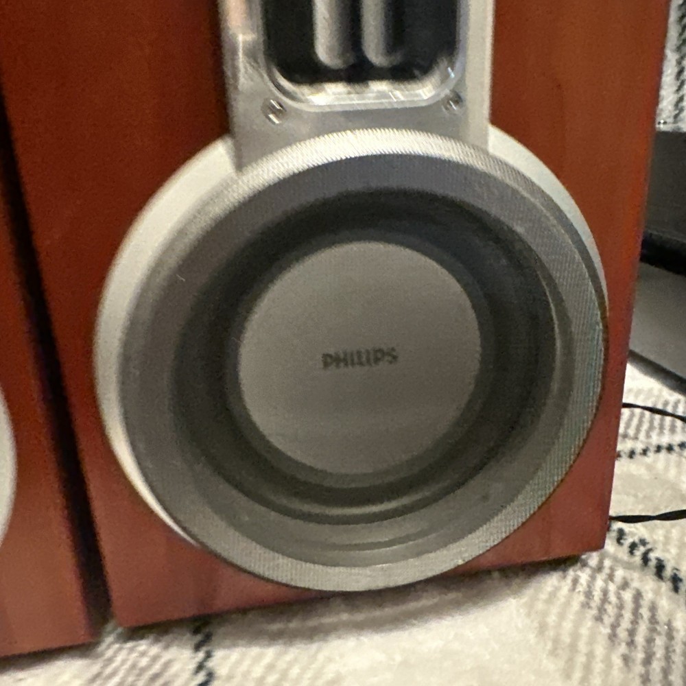 Philips MCD708 Micro Theatre System DVD/CD Player, Tuner/Amplifier, Speakers