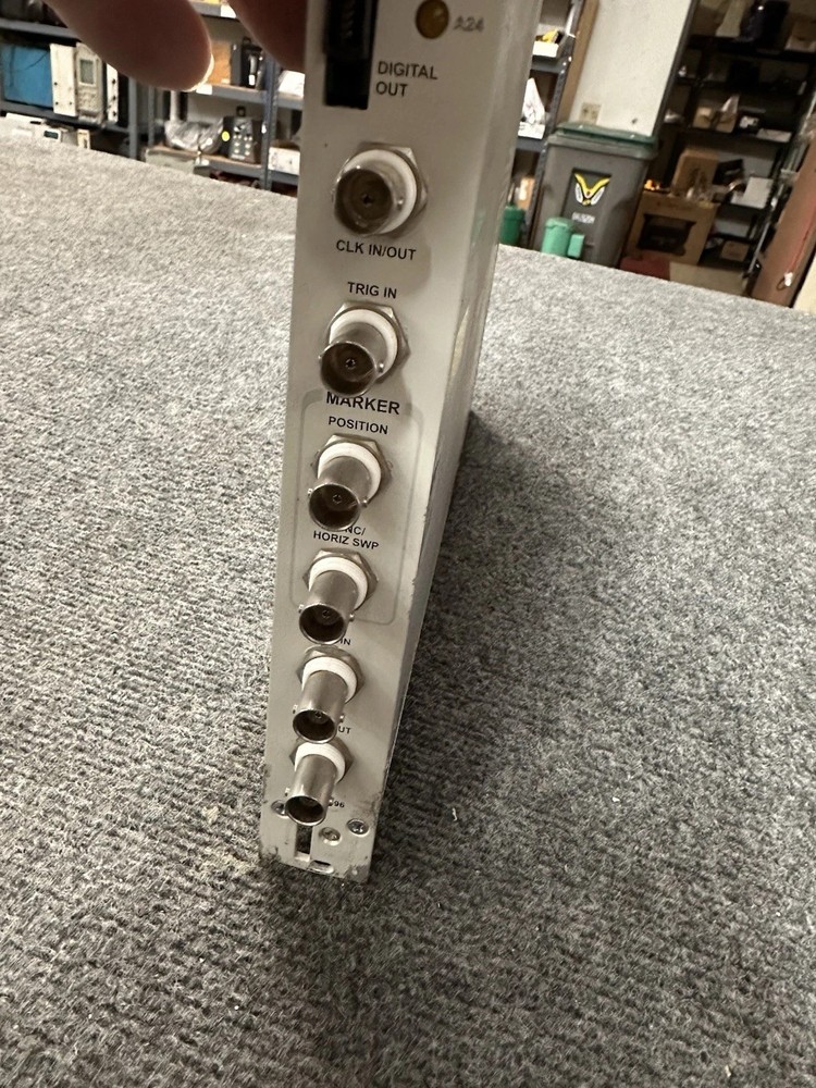 Fluke / Wavetek 1396 50MHz Arbitrary Waveform Synthesizer VXI Module 512k