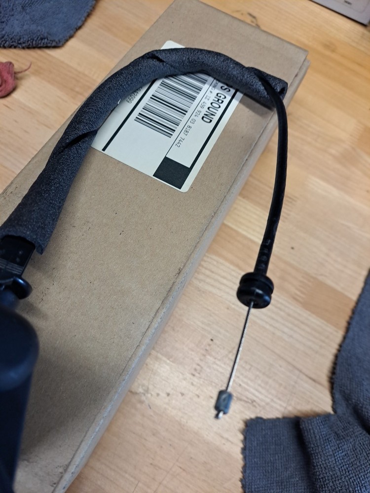 GM 15697852 BRAKE EMERGENCY PARKING RELEASE HANDLE / CABLE -BA
