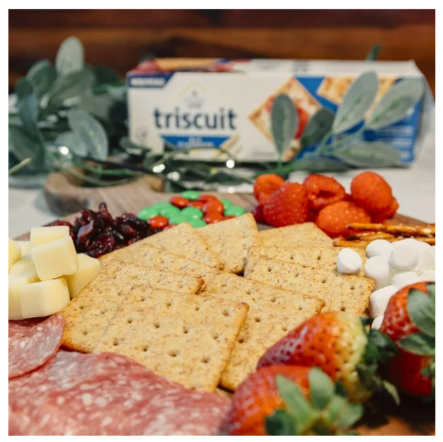 Triscuit, Classic Wheat Crackers, Light and Crispy Texture, 185g (2 Pack)