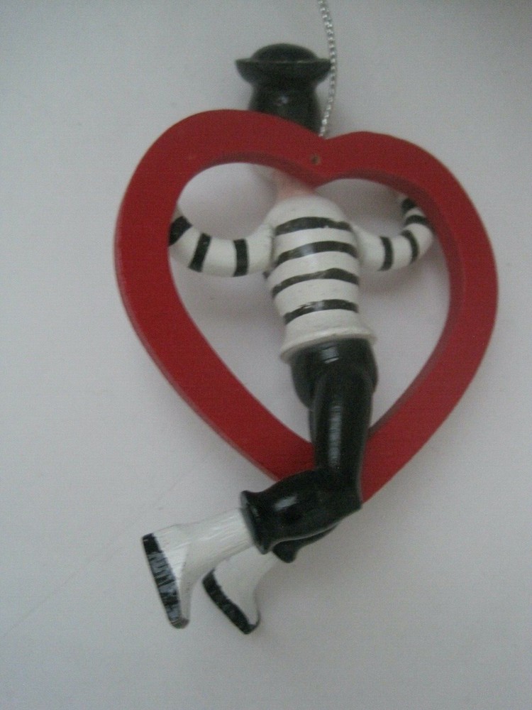 Wood Pantomime w/ Heart Ornament 4"