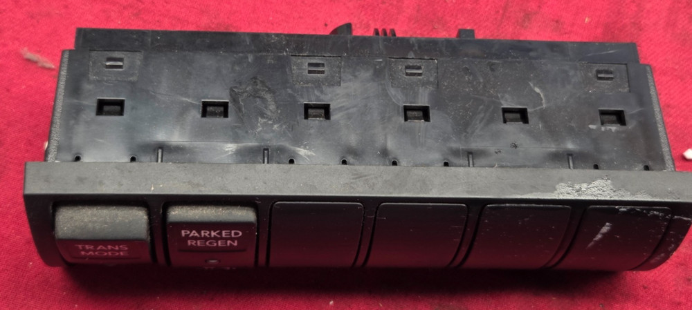 International 2 SWITCH PANEL Dash Panel - 4057689C4, 1004280 MUX