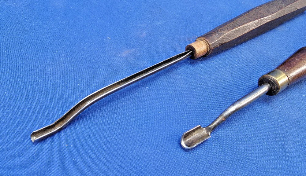 Pair of Small Front Bent Carving Tools - Gouges Chisels 1/8" & 1/4"