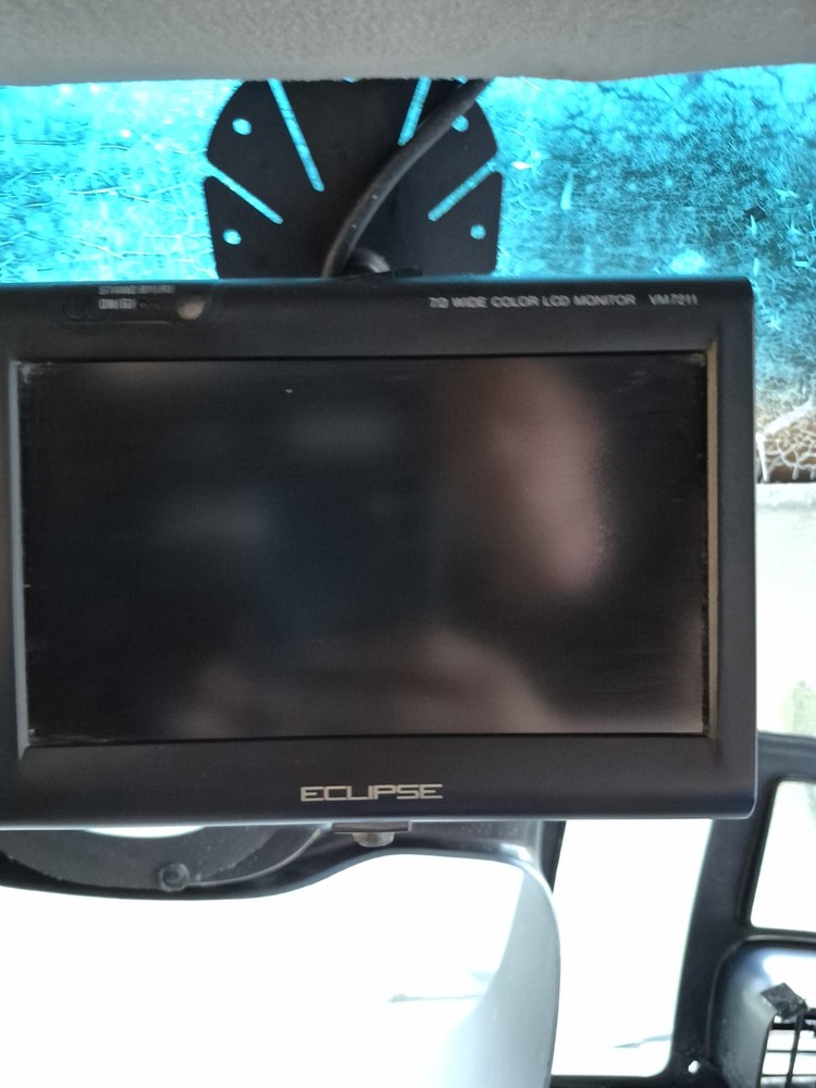 Eclipse 7.0 LCD Monitor VM7211 With Eclipse CD Changer