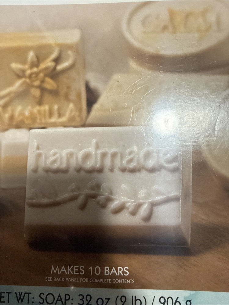 NIP HELLO LOVELY SOAP MAKING KIT