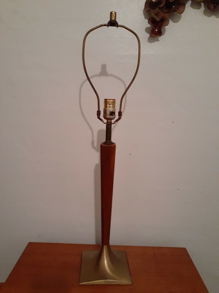 MID CENTURY MODERN WALNUT & BRASS TABLE LAMP 1960 RETRO LIGHT