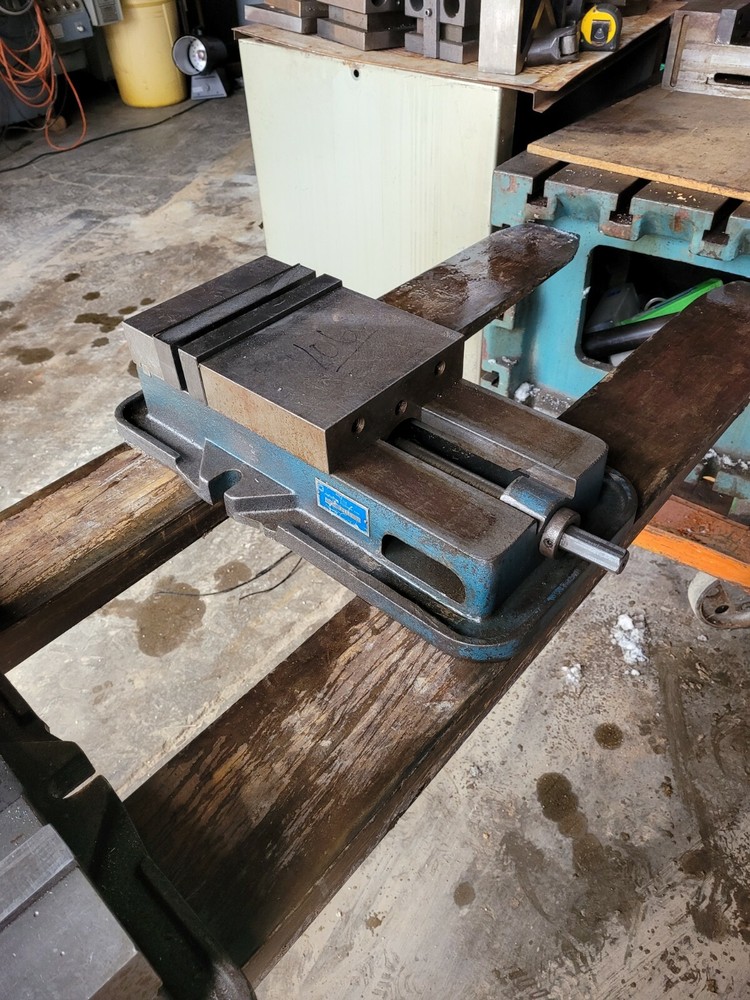 8" Kurt #D80 Angle Lock Precision Milling Vise w/Jaws (No Handle)