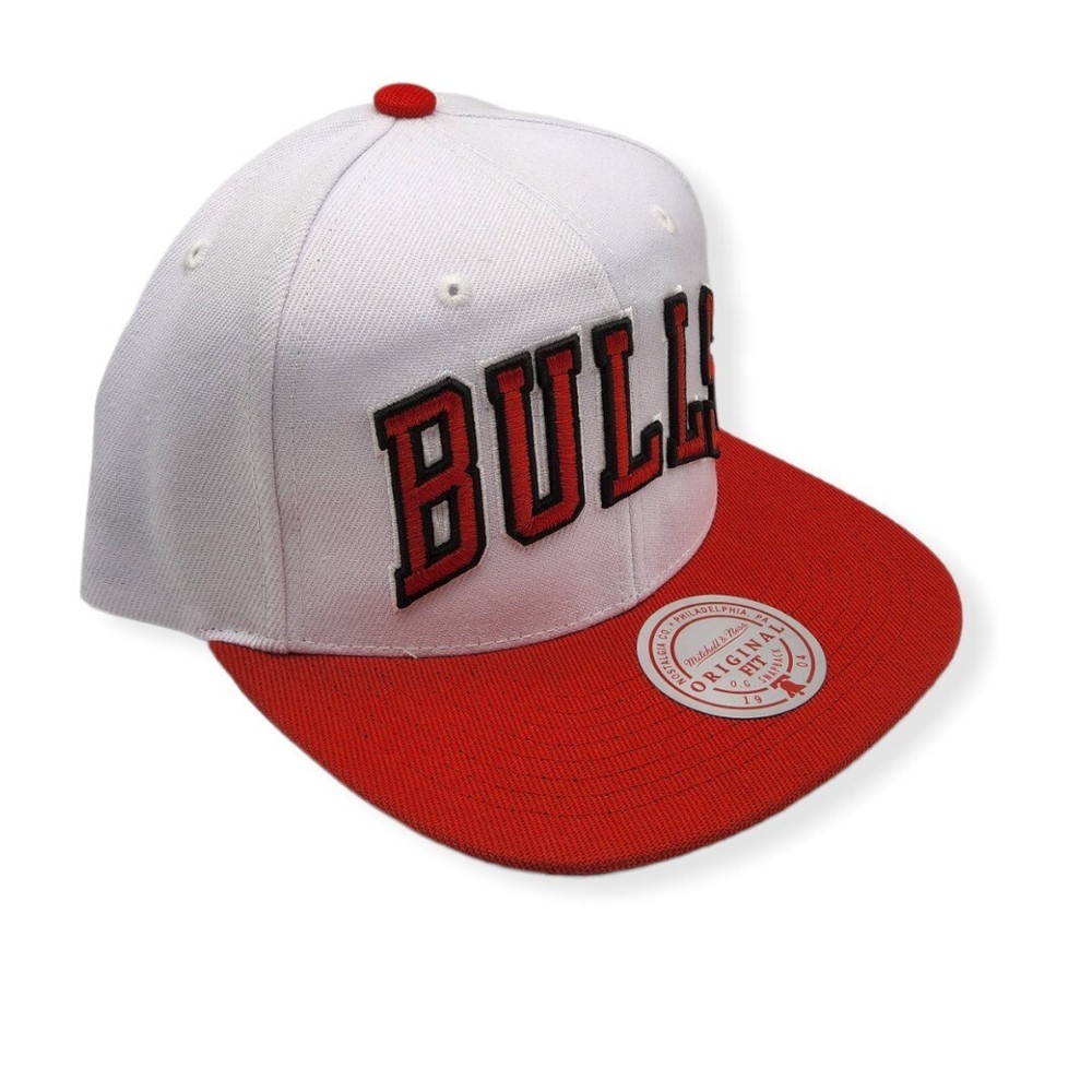 Mitchell & Ness Chicago Bulls Core Basic Script White/Red Adjustable Snapback