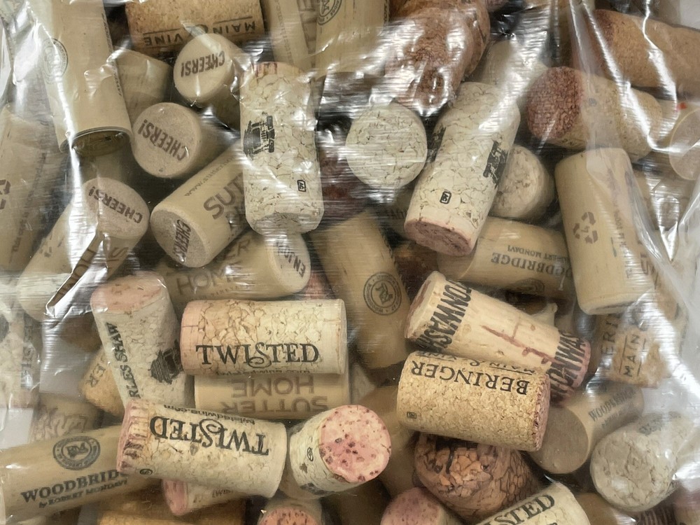 📢 MAKE OFFER ‼️ gnarly bag of wine corks
