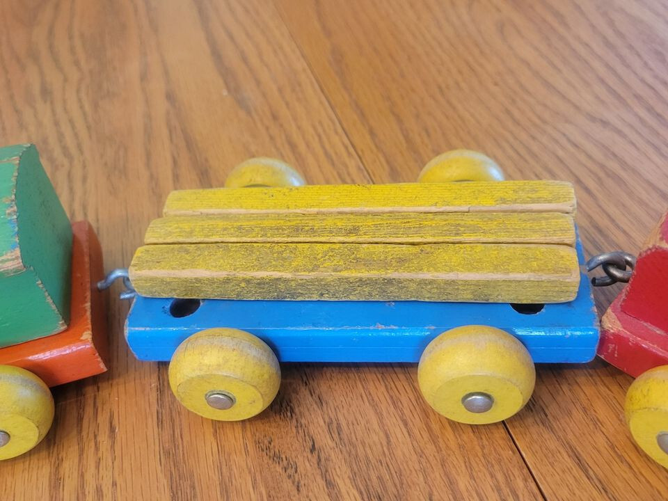 VINTAGE PLAYSKOOL WOODEN TRAIN PULL TOY