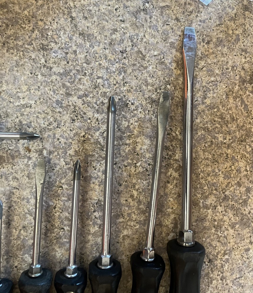 SNAP-ON TOOLS VINTAGE 8 PIECE BLACK HARD HANDLE SCREWDRIVER SET