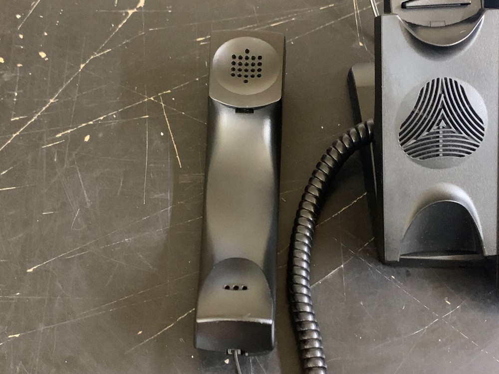 Polycom VVX 201 VoIP Phone - 220040450001