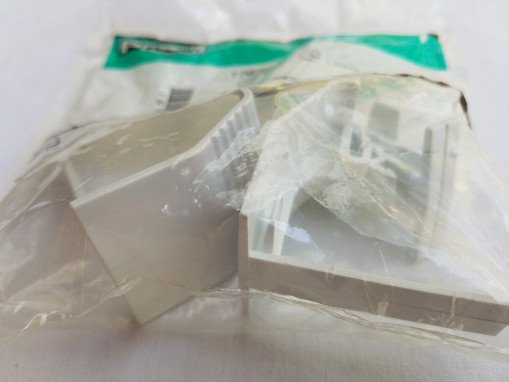 T702BCWH-X Panduit T702 Base Coupler Fitting White