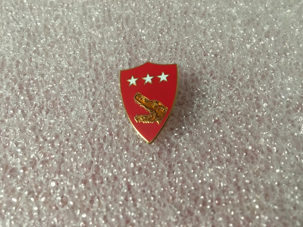 USMC 5TH MARINE AMPHIBIOUS HAT PIN