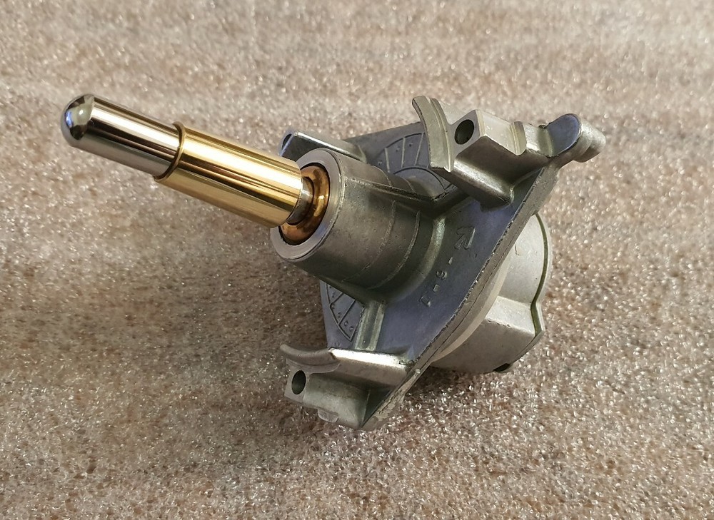 Technics sl1200, sl1210 Spindle. Late version. Excellent condition