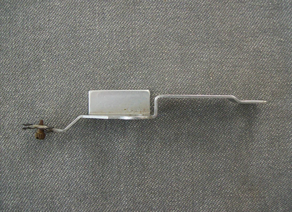 Singer Touch & Sew 620 Sewing Machine Needle Threader Hook #163426