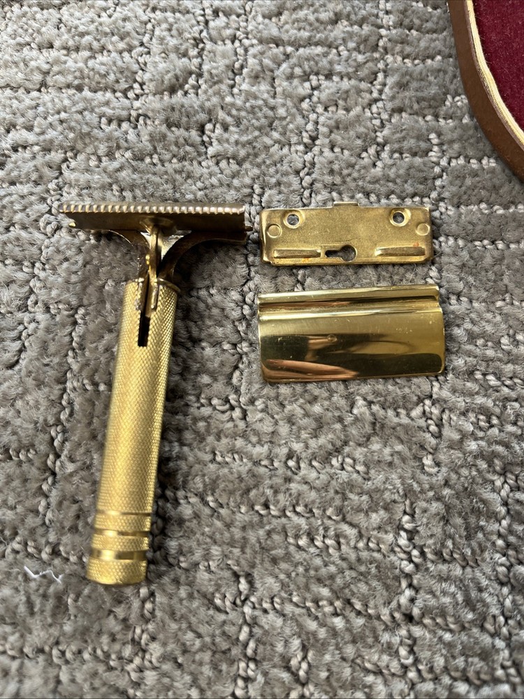 Gold Shake Sharp Razor In Original Box 1940’s Collectable