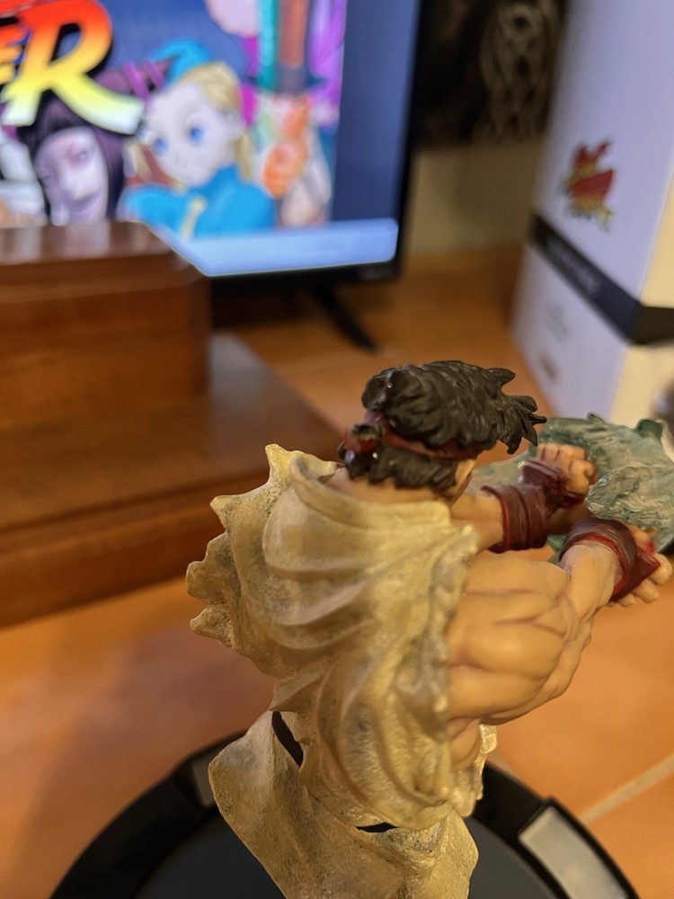 STREET FIGHTER:RYU Deluxe Light Up Statue!