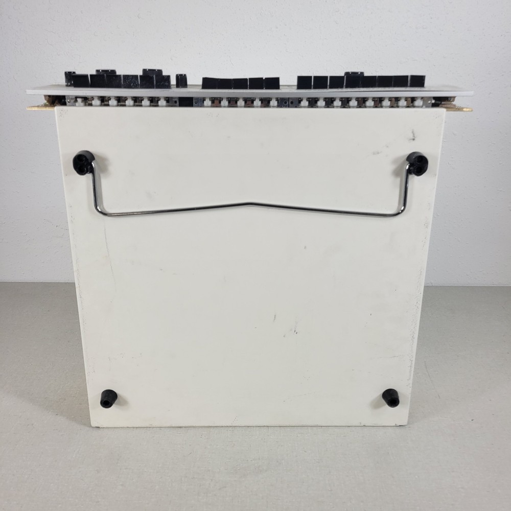 BROKEN UTI Instruments Precision Gas Analyzer 100C Control Unit Kickstand