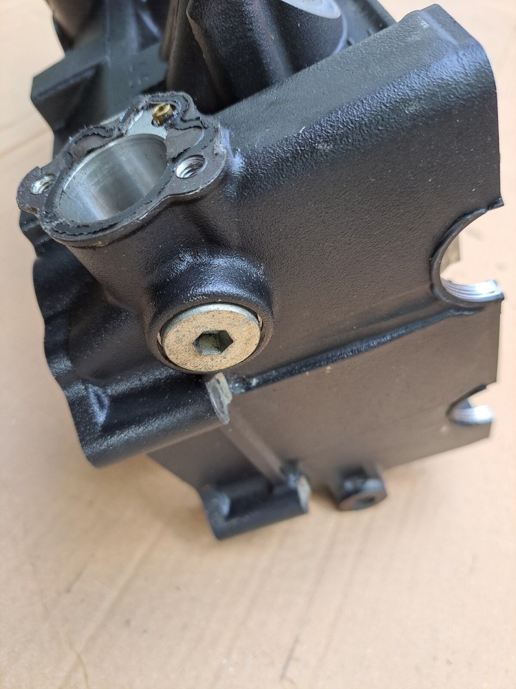 Suzuki gsr750 cylinder head