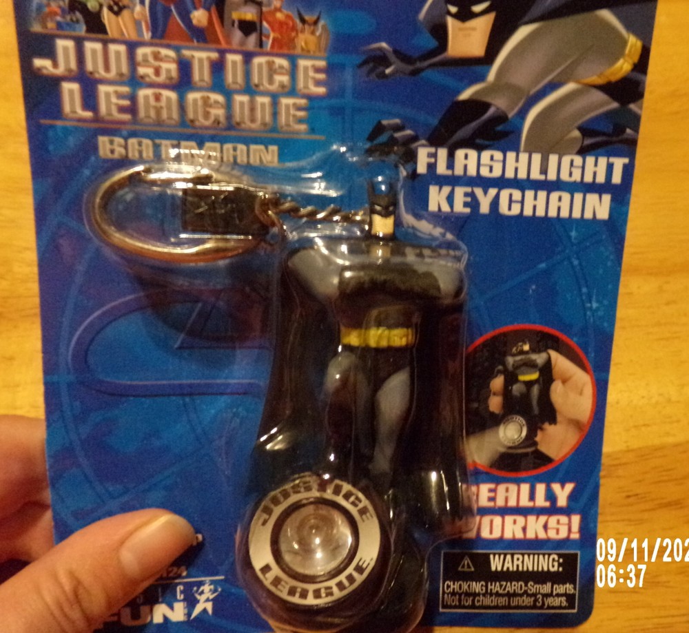 Justice League BATMAN FLASHLIGHT Keychain NIB
