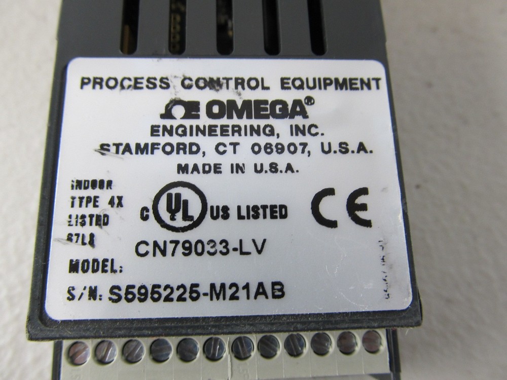 Omega Engineering Process/Temperature Controller CN79033 CN79033-LV