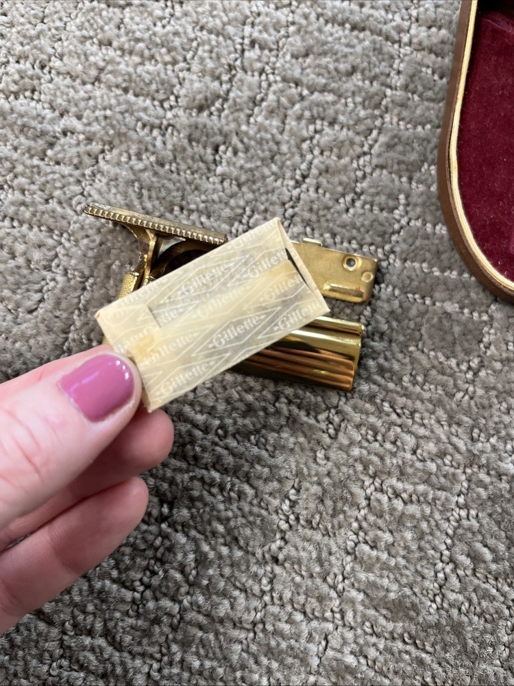 Gold Shake Sharp Razor In Original Box 1940’s Collectable