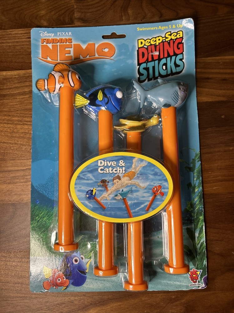 New Sealed 2004 Finding Nemo Pool Toy Diving Sticks Crush Bruce Dory