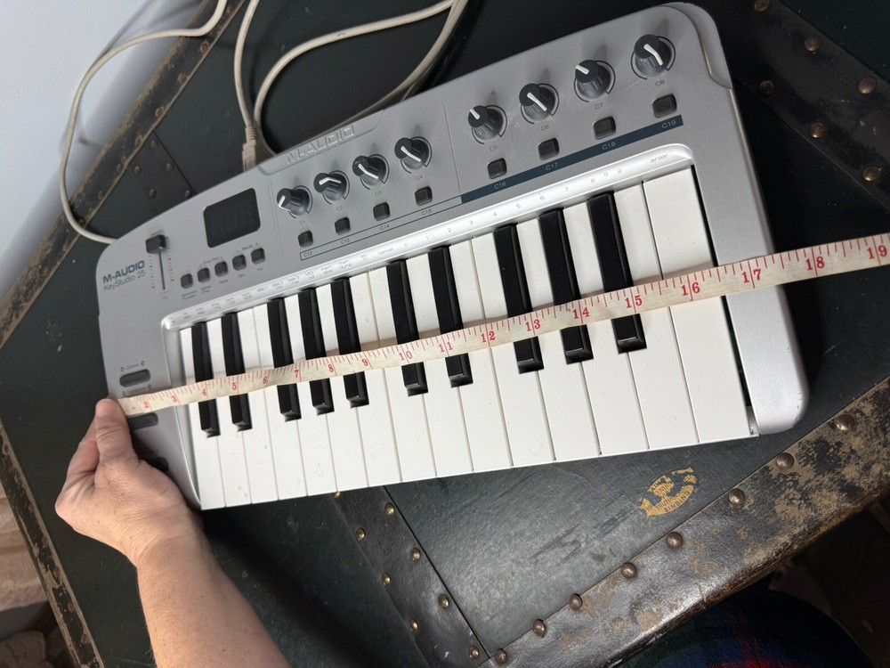 M-Audio KeyStudio 25 MIDI Controller Keyboard Mini USB Board As Photographed