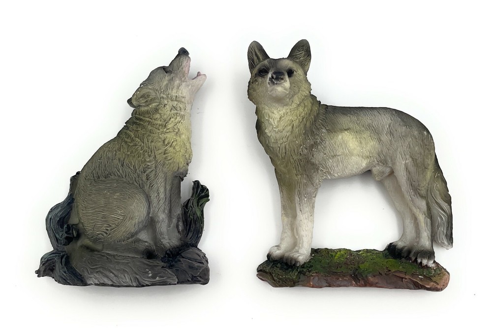 Polyresin Figure Howling Wolf Double Refrigerator Magnet Wolf Predator Animal