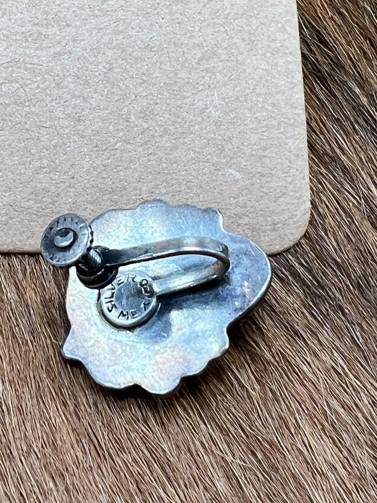 VINTAGE ~ BLACK ONYX ~ SCREW BACK ~ EARRINGS