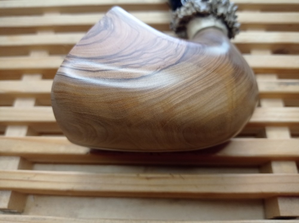 Manelli Bent Collection smooth natural olivewood pipe, roe deer horn insert 909