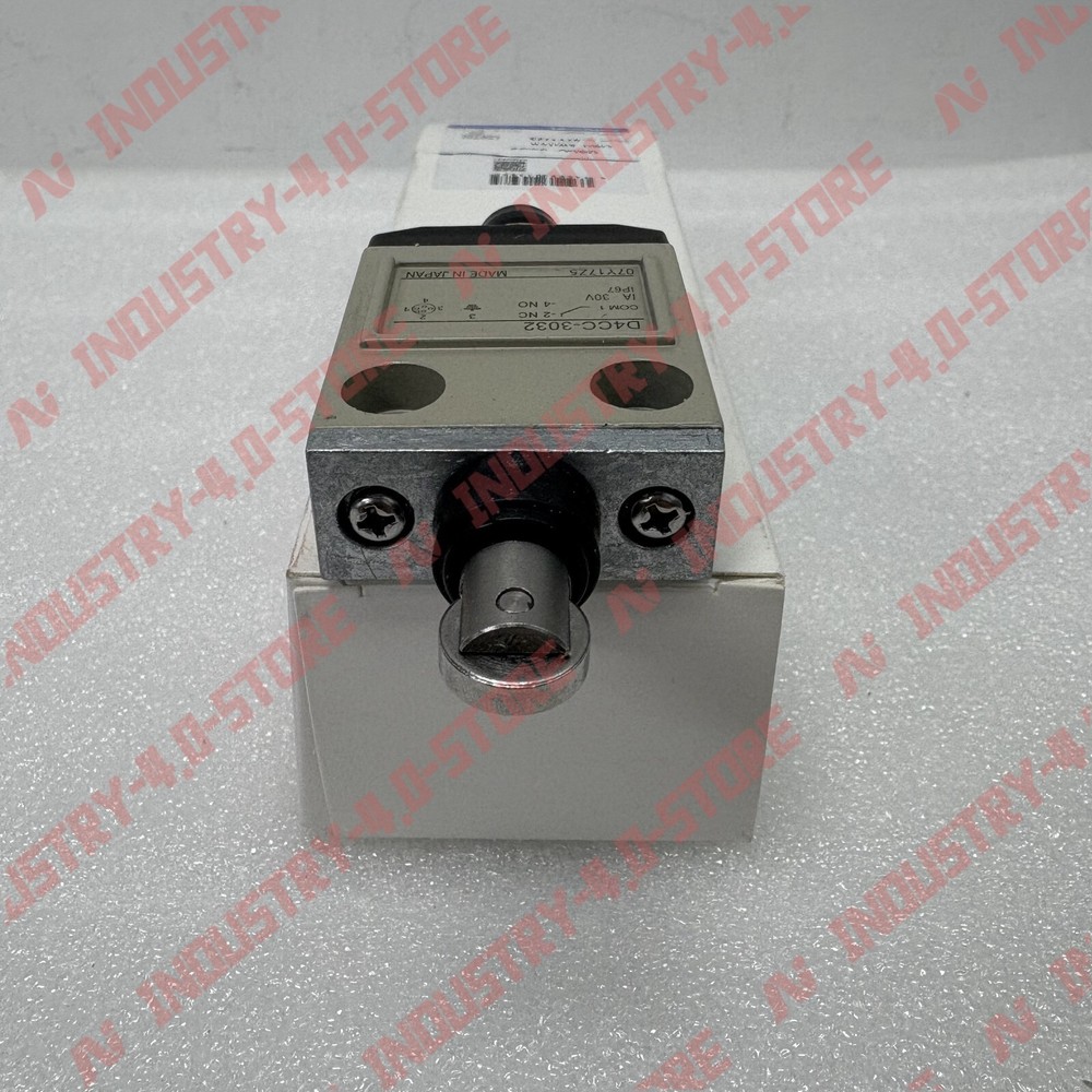 1PCS New Omron D4CC-3032 Limit Switch