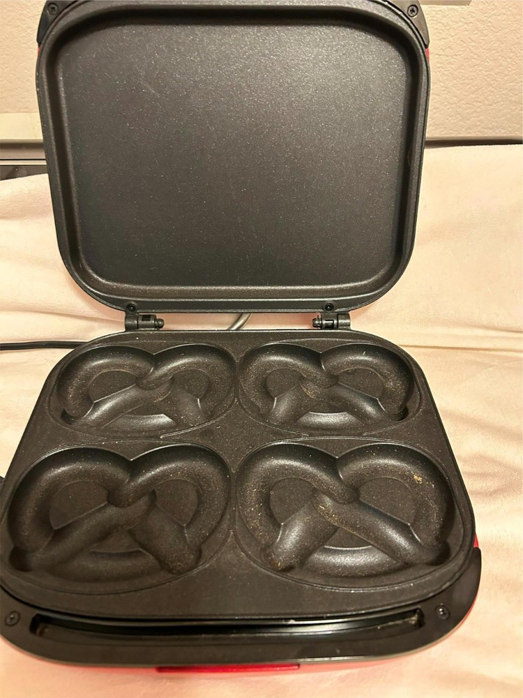 PRETZEL MAKER BELLA VGC