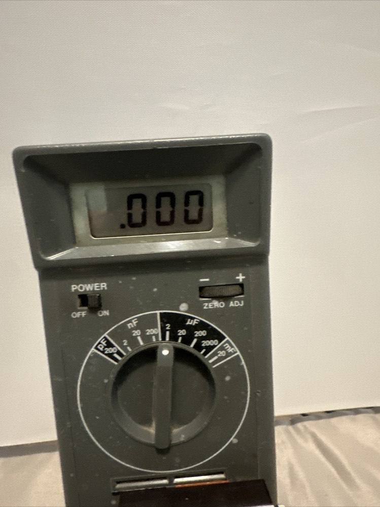 BK Precision 810A Capacitance Meter B&K