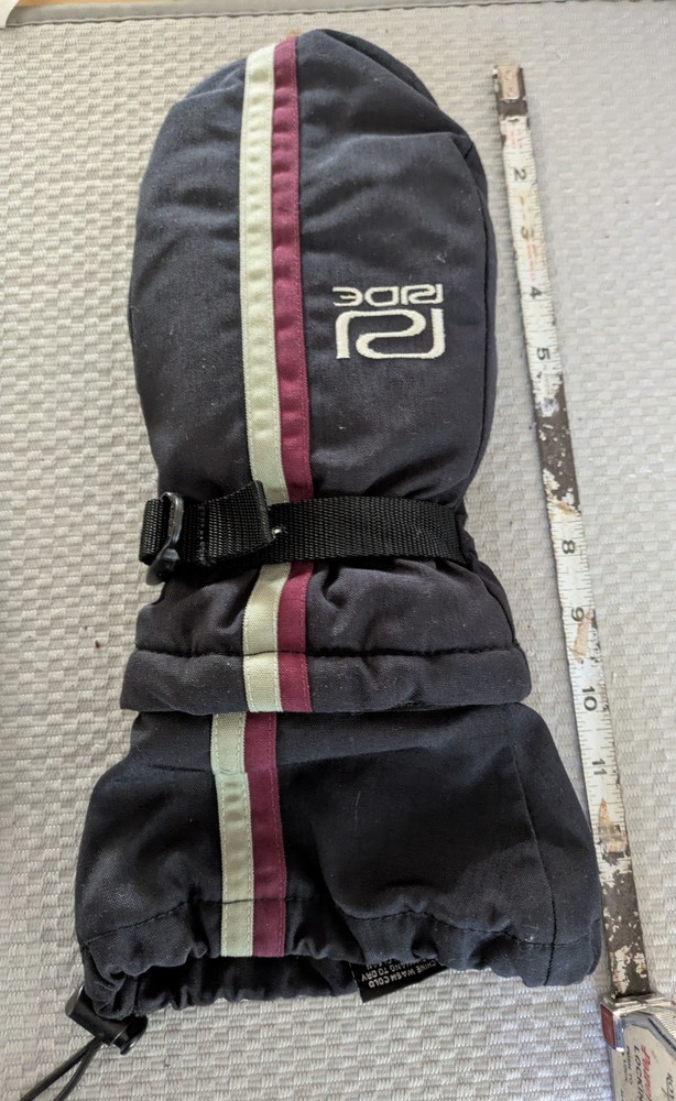 Ride Medium Snowboard Mitten Right Hand Only With Liner. Convertible removable.
