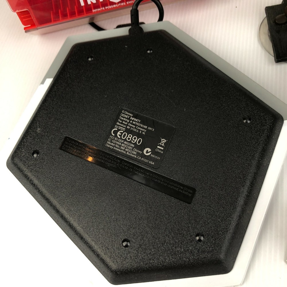 Disney Infinity Bundle (Portal Base, Figures, Plates + Storage Case)