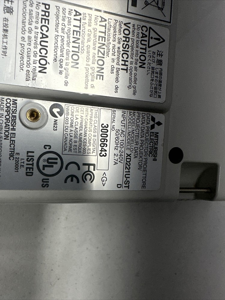 Mitsubishi XGA DLP Projector Model XD221U