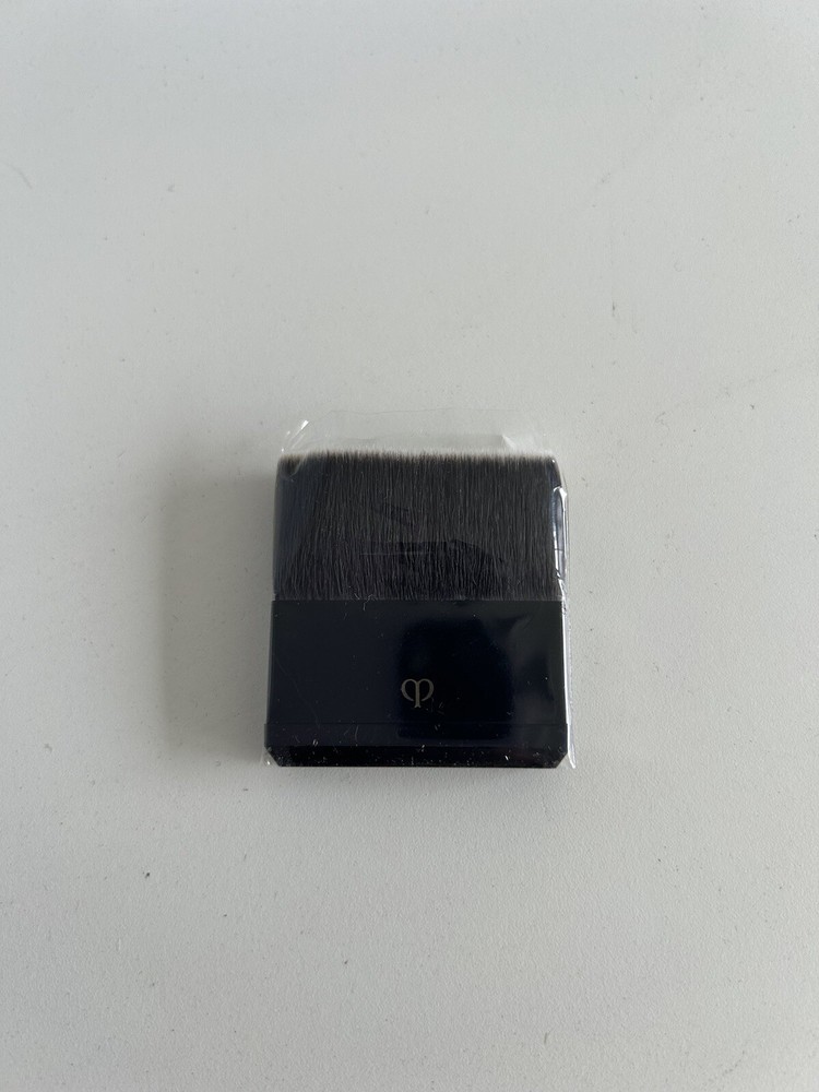 Cle De Peau Powder Foundation Brush - Sealed