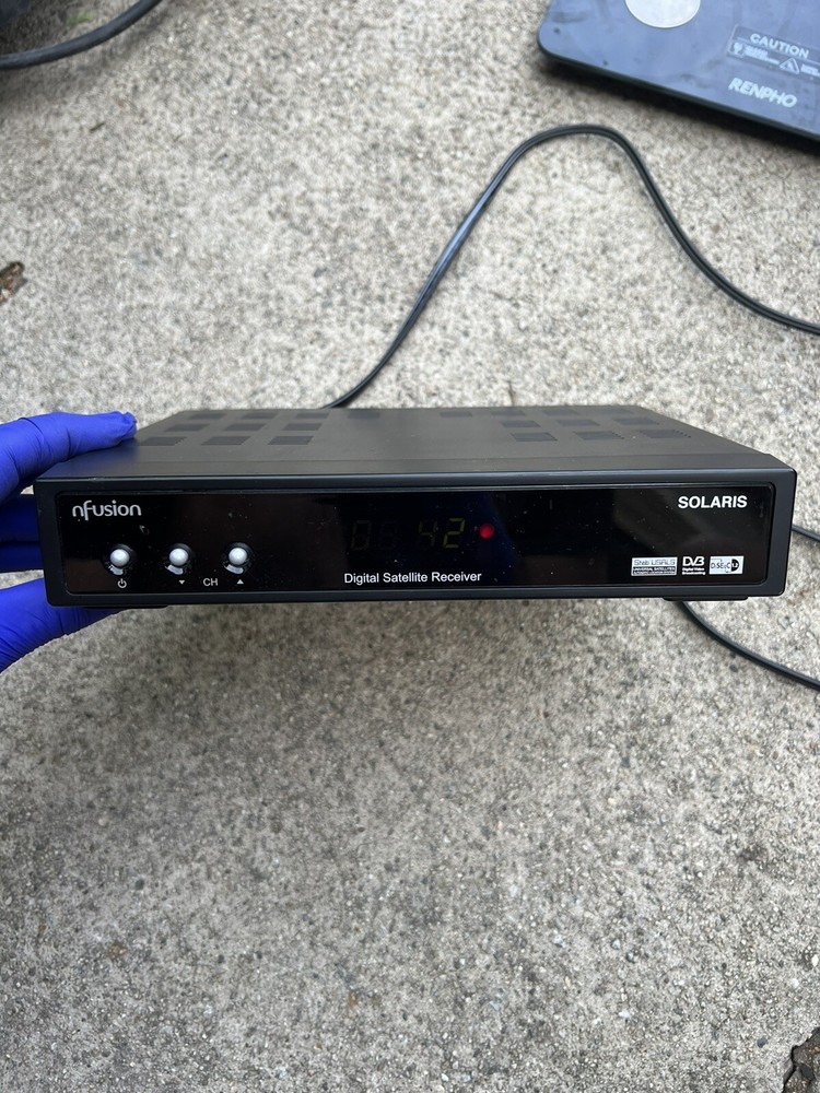 Solaris nfusion Digital Satellite Receiver   RS-232C No Remote