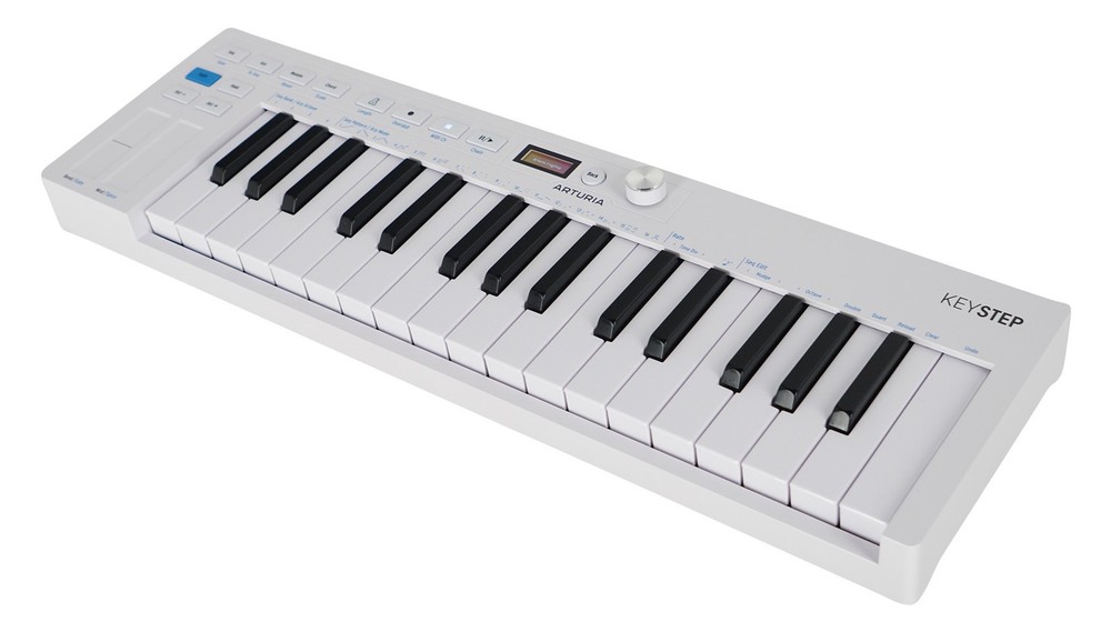 Arturia KEYSTEP MK2 32-Note Slimkey Keyboard Controller/Sequencer+Laptop Bag