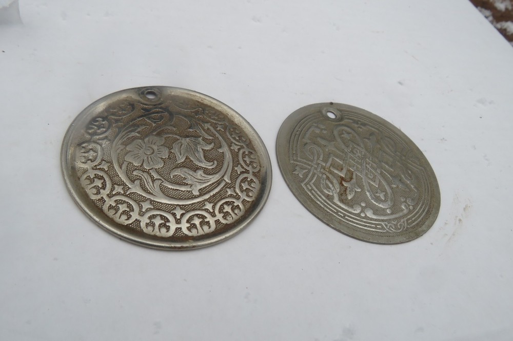 2 Vintage sewing machine  cover   very nice ( 5351
