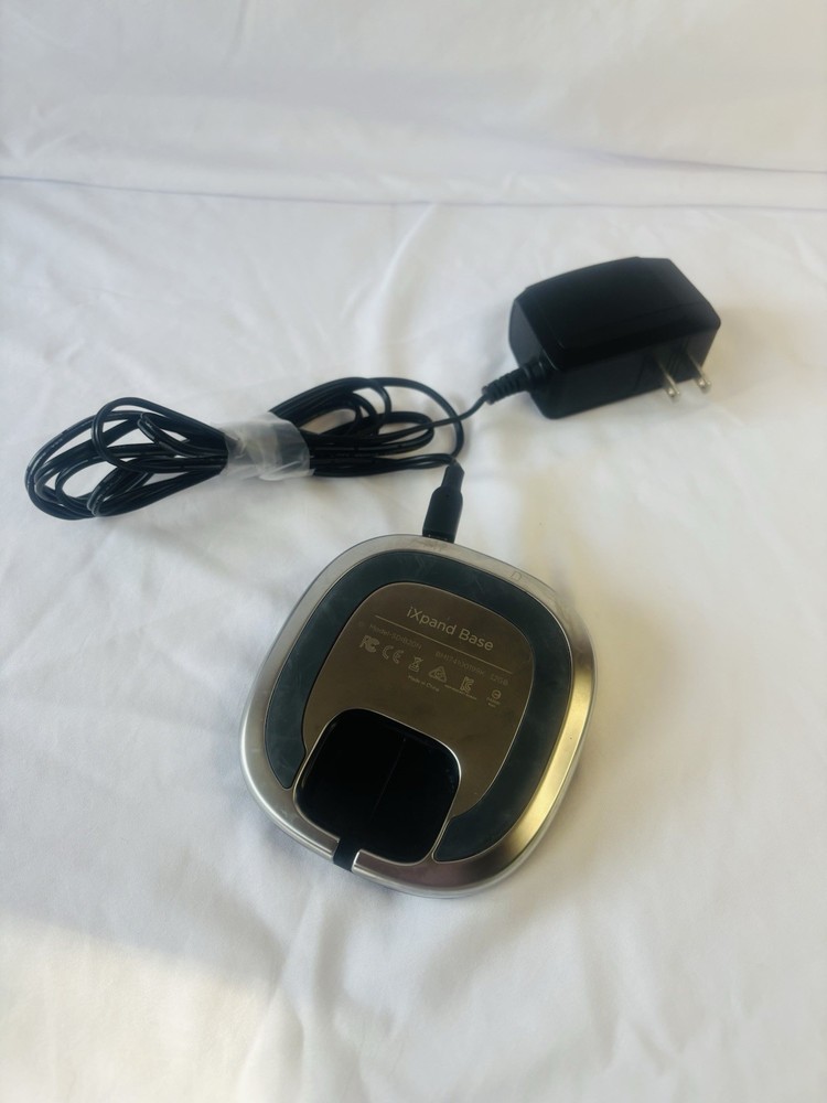 SanDisk iXpand Base, an automatic backup charger and base for iPhone