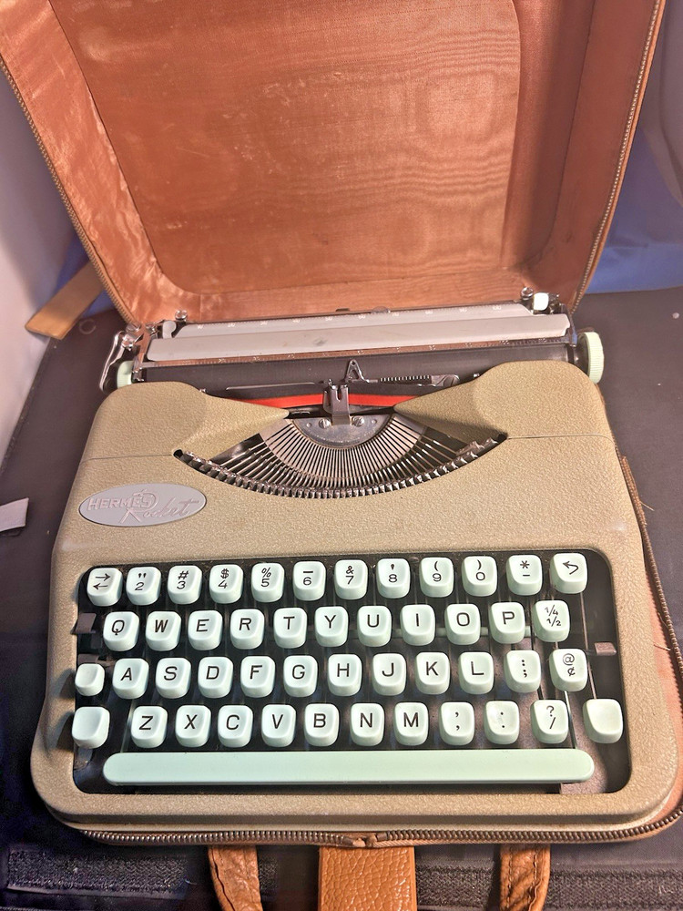 Hermes Rocket typewriter Portable Green